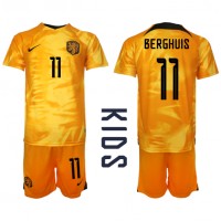 Camiseta Países Bajos Steven Berghuis #11 Primera Equipación para niños Mundial 2022 manga corta (+ pantalones cortos)